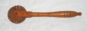 Antique All Wood Pie Crimper ~ Primitive Pastry Dough Cutter Wheel - Picture 1 of 5