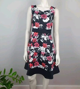 Vestido Corto Urban Ezibuy Talla 10 Ajuste y Acampanado Cuello Redondo Negro Floral Mujeres NUEVO - Imagen 1 de 11