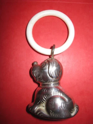 Antiker Beiß-/Greifring, Babyrassel, Hündchen, Bakelitring, heller Klingelton - Bild 1 von 4