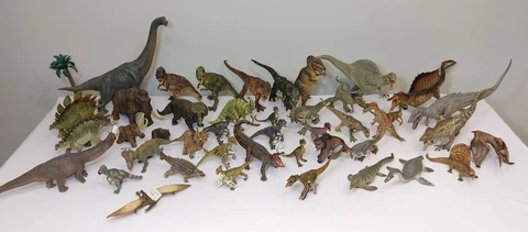 Papo Dinosaurs (Jurassic Park sculpts)  lot of 44 T. rex, Spinosaurus etc. Rare Cover