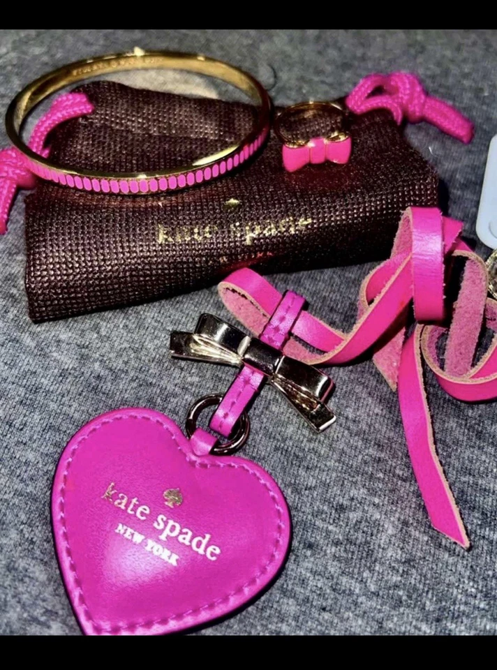 Juego Kate Spade Come Full Circle rosa intenso — Pulsera, anillo y gargantilla esmaltados Foto 1 de 4