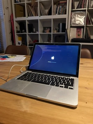 MacBook Pro Retina 13inch Late 2013  2.4GHz i5 Dual Core, A1502 *SPARES* - Image 1 of 4