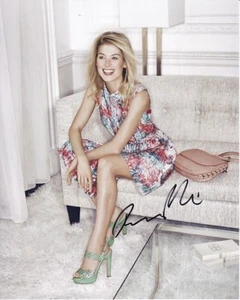 Rosamund Pike Signed Autographed 8x10 Photograph - Picture 1 of 1