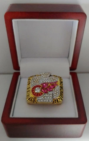 Steve Yzerman - 2002 Detroit Red Wings Stanley Cup Hockey Ring With Display Box Cover
