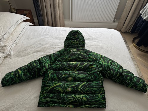 Supreme x H.R. Giubbotto imbottito isolato piumino jacquard Giger verde S