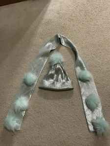 EUC Target Kids Girls 2Pc. Set Knitted Silver Hat & Scarf OS - Picture 1 of 5