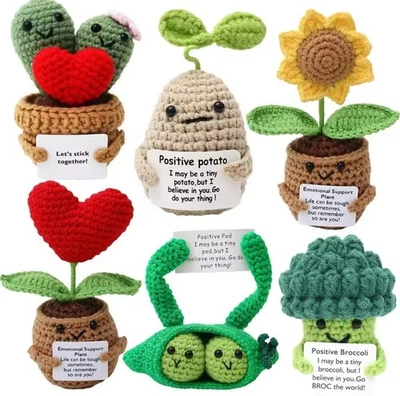 Handmade Knitted Cute Dolls With Motivation Messages Perfect Gift for Her or Him Foto 1 de 4