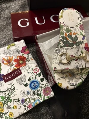 Sandalia Gucci Floral Y Dorada Talla US 6 Foto 1 de 4