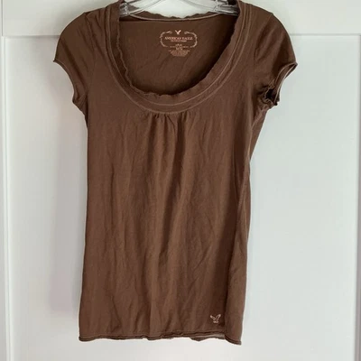 Винтажная коричневая футболка Y2K American Eagle Outfitters размер средний декольте - Изображение 1 из 4