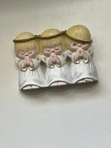 Vintage Hallmark 3 Praying Angels Christmas Pin Brooch - Picture 1 of 4