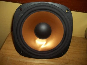 Klipsch RC3 II Lautsprecher-Tieftöner, hat eine Welle im Kegel - Bild 1 von 3