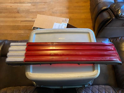 Lente de luz trasera lateral del pasajero derecha Plymouth Caravelle 1986 1987 1988 NOS Foto 1 de 4