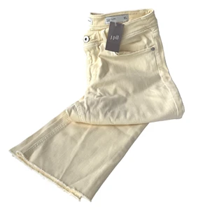 JJill Denim Kick Flare Ankle Jeans Size 10P  Sunlight Yellow Raw Hem Stretch NWT - Picture 1 of 15
