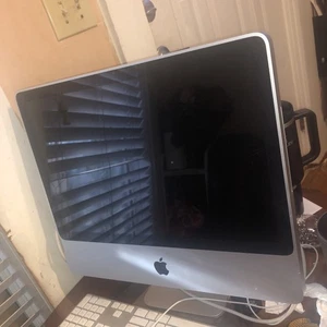 Apple Computer 🖥️ - Picture 1 of 4