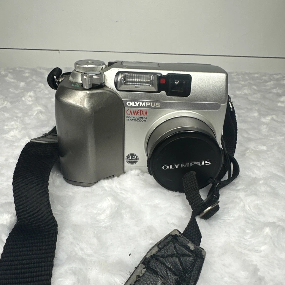 Olympus Digital Camera Camedia C-3020 Zoom 3.2MP Silver Tested Y2K Free Shipping - Image 1 of 4