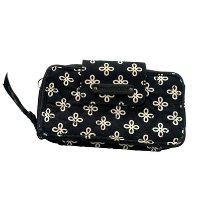 Muñequera Cartera Acolchada Vera Bradley Mizzou Patrón Flor Blanco y Negro Foto 1 de 4