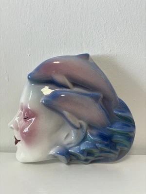 Máscara facial de cerámica vintage de dama con delfines  Foto 1 de 4