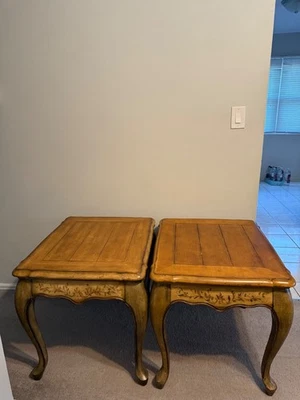 Par de mesas auxiliares provinciales francesas vintage - florales pintadas a mano - H25xL28xW24 Foto 1 de 4