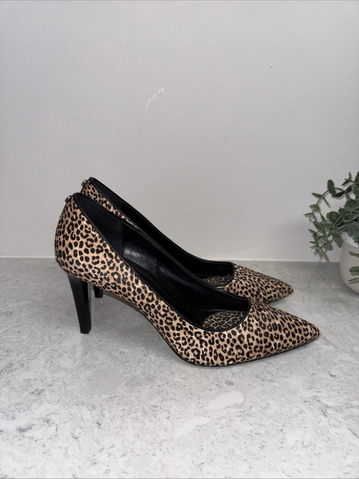 Zapatos de salón Michael Michael Kors Dorothy Flex camel oscuro talla 9M Foto 1 de 4