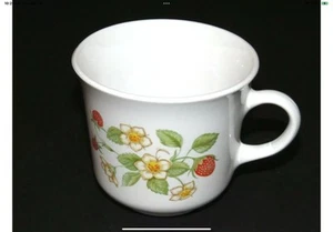 Corelle Coffee Tea Cup Mug Vintage Strawberry Sundae 8oz - Picture 1 of 3