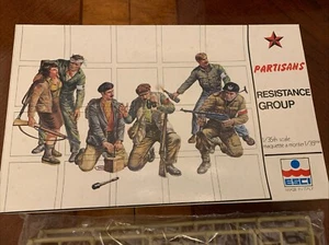 VIntage ESCI Partisans Resistance Group 1/35 Model Kit #5009 USA - Picture 1 of 3