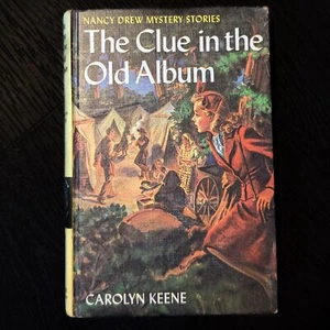 24 The Clue in the Old Album🔍Nancy Drew Mystery Books -1947 Blue Endpages - Foto 1 di 4