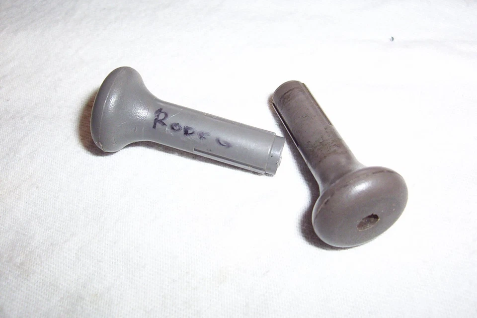 Isuzu Rodeo, Honda Passport 92 thru 1998 Rear Seat-Lock Knob fold gray used - Image 1 of 1