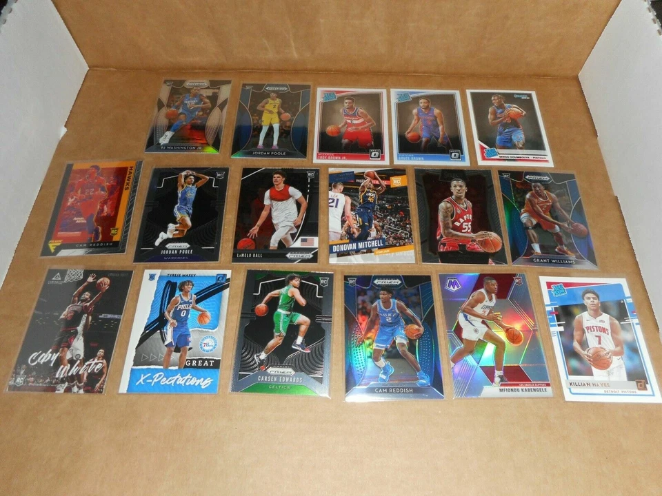 (51) Tarjetas de novato de baloncesto *Ball, Mitchell, Edwards, Poole, Thomas, Maxey MIRAR Foto 1 de 4