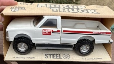 Camioneta de servicio vintage ERTL GMC Massey Ferguson escala 1/16 acero prensado Foto 1 de 4