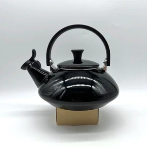 Le Creuset Zen Whistling Tea Kettle Black Enamel on Steel 1.5L/ 1.6 Qt - Picture 1 of 11
