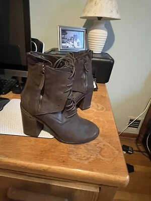 Botines Boutique 9 para mujer talla 7,5 de cuero marrón con cordones Foto 1 de 4