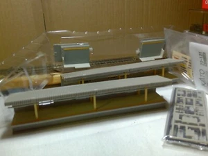 HO Scale Kato one-sided Flag stop Platform 23-121 (Lot 4) - Picture 1 of 7