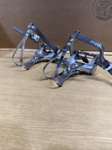 Vintage Shimano 600 Road Pedals with Clips and Straps - Picture 1 of 10