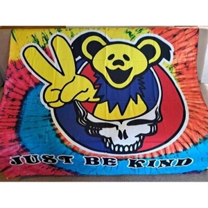 Nuevo Tapiz Grande Regalo Grateful Dead Rojo Amarillo Azul Oso Bailarín Just Be Kind - Imagen 1 de 3