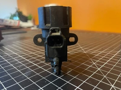 Ford Ranger 1995 válvula de purga de bote Foto 1 de 4