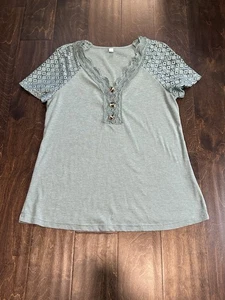 NWOT Lace Trim Shirt Causal Women’s Sz Med Button Textured Hollow Out Sleeves - Picture 1 of 9