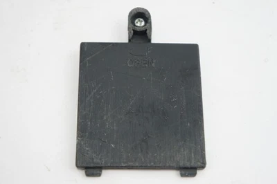 Coche de radiocontrol de carreras GC Maisto F1 1:10 Ferrari Leclerc repuesto: puerta de bahía de batería Foto 1 de 2