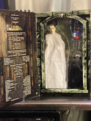 Bride Of Frankenstein Sideshow - Universal Monsters, Un-opened! Cover
