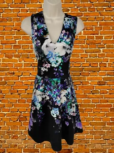 DAMEN WALLIS GRÖSSE UK14 SCHWARZ MIX BLUMEN ÄRMELLOS ALINE PASSFORM FLARE SKATER KLEID - Bild 1 von 5