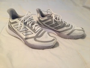 Adidas Novafvse Men’s Running Athletic Shoes Size 9 White Grey EE9266 - Picture 1 of 8