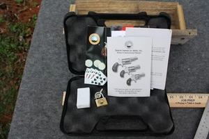 Estuche de pistola North American Arms caja de pistola original de fábrica con papeleo NAA 243 - Imagen 1 de 6