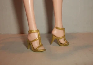 NEU PASST MODELMUSE BARBIE MATTEL GOLDFARBEN CE SCHUHE A27 OFFENE SPITZE KEINE PUPPE - Bild 1 von 4