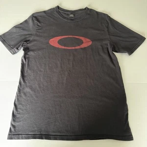 Oakley Men's Black T-Shirt with Red Logo Size Medium - Picture 1 of 9