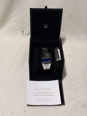 RELOJ BULOVA MODELO 96C139 LED AZUL - COMO NUEVO EN CAJA - CON MANUAL Y ETIQUETA Foto 1 de 4