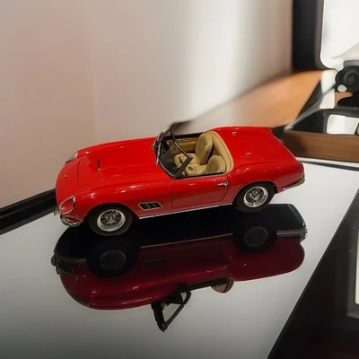 Coche modelo 1960 Ferrari 250 California SWB rojo CMC M-091 escala 1/18 Foto 1 de 4