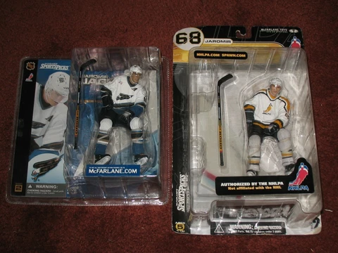 Lot of (2) McFarlane ~Jaromir Jagr Action Figures Cover