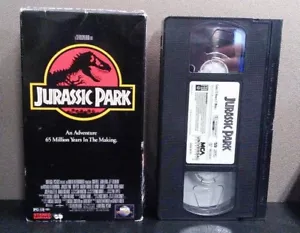 Jurassic Park (VHS) Sam Neill, Laura Dern, Jeff Goldblum, LIKE NEW - Foto 1 di 3