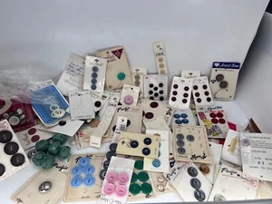 buttons large lot 1950s carded many styles sizes colors sewing - Picture 1 of 13
