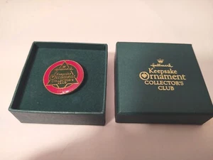 Hallmark Keepsake 1991 Ornament Collectors Club Pin - Picture 1 of 3