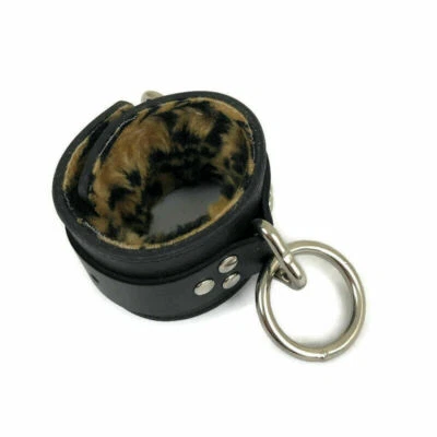 Puño de muñeca de cuero sintético forrado de felpa un solo puño BDSM fetiche tachonado sujeción  Foto 1 de 4